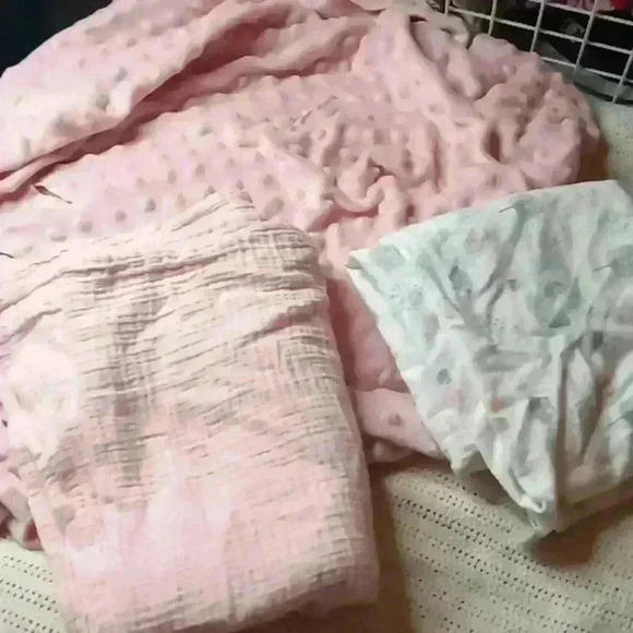 BIG BUNDLE!!!! 0-6m bundle cute stuff all pink - Picture 12 of 16